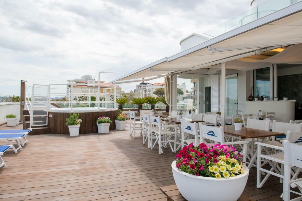 Trampolines Suite Hotel Riccione Exterior foto